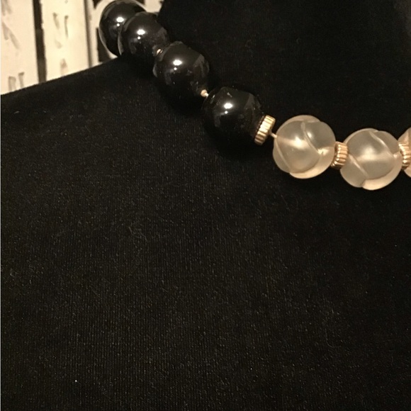 BOLD LARGE BLACK NECKLACE WITH SOLID BEADS & GLASS TYPE ACCENT BEADS - Picture 4 of 5